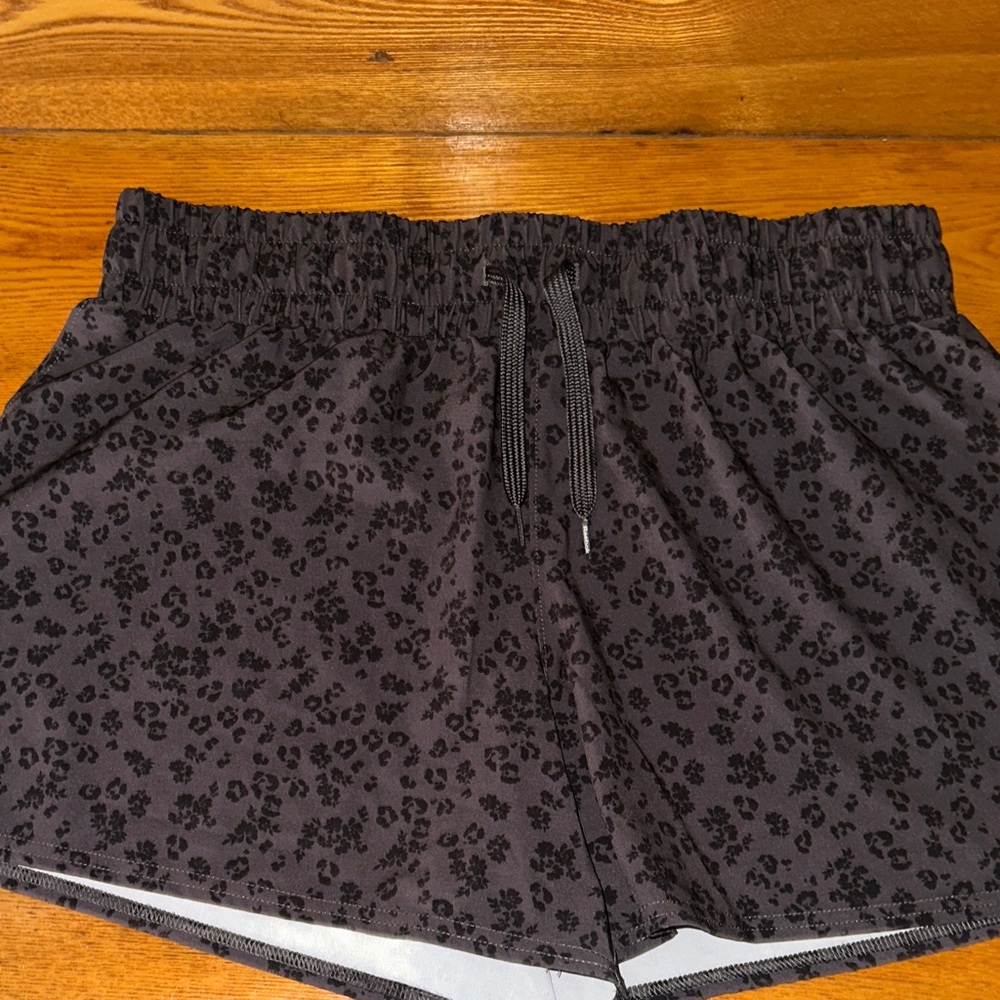 Reebok Black Patterned Women's Athletic Shorts! Unlined and no pockets! X-Large